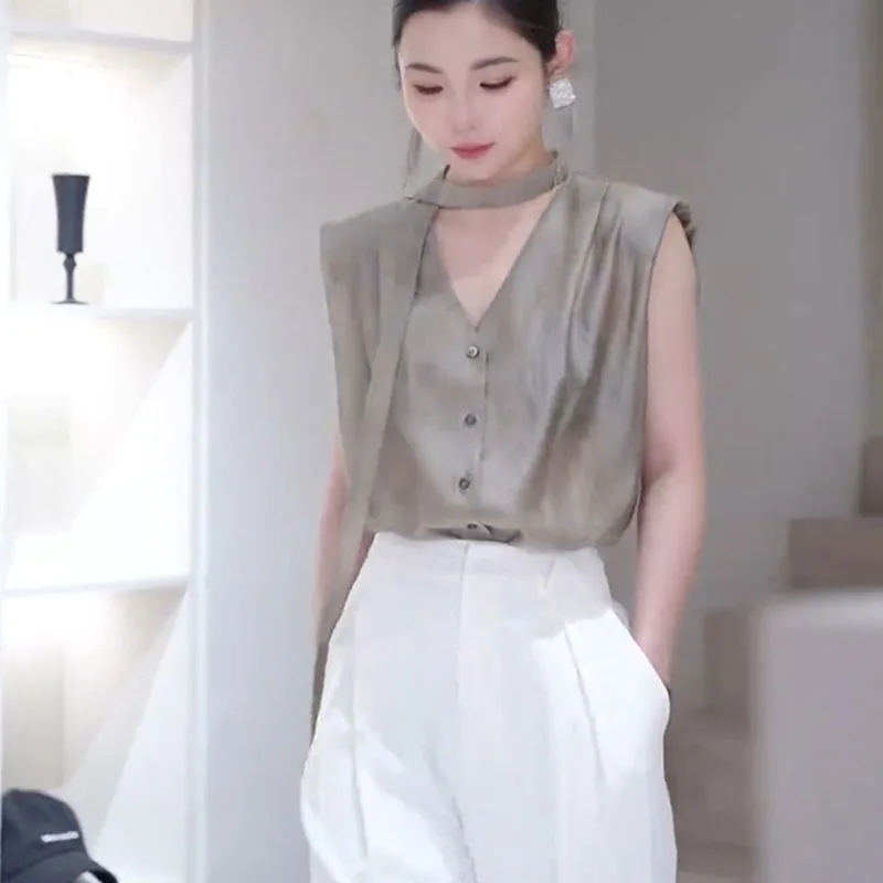 

Women Clothes Summer Fashion Button Solid Color V-neck Women Shirts Simplicity Elegant Temperament Appear Thin Short Sleeve Tops