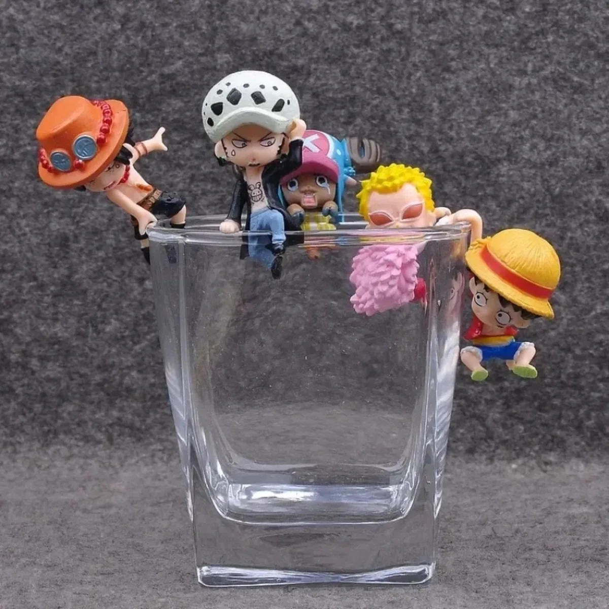 Figura Coleccionable de Anime Japonés One Piece, Chopper, Luffy, Law, Doflamingo, Ace, Decoración para Borde de Taza, Gashapon, Juguete en Cápsula