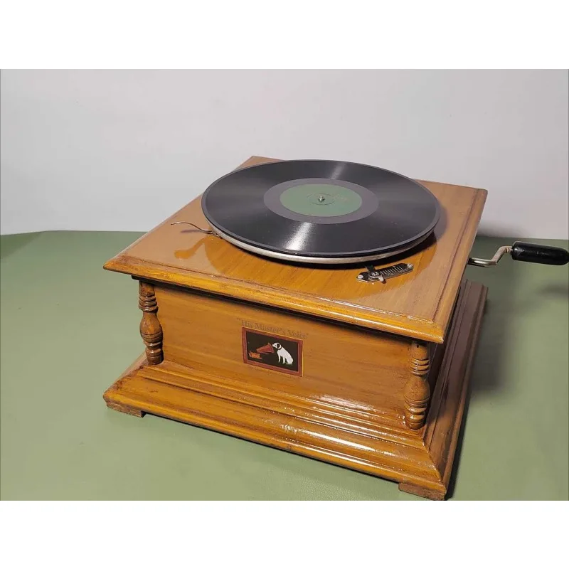 Square base, retro big speaker, hand-cranked phonograph, vinyl record player 78 rpm, normal function