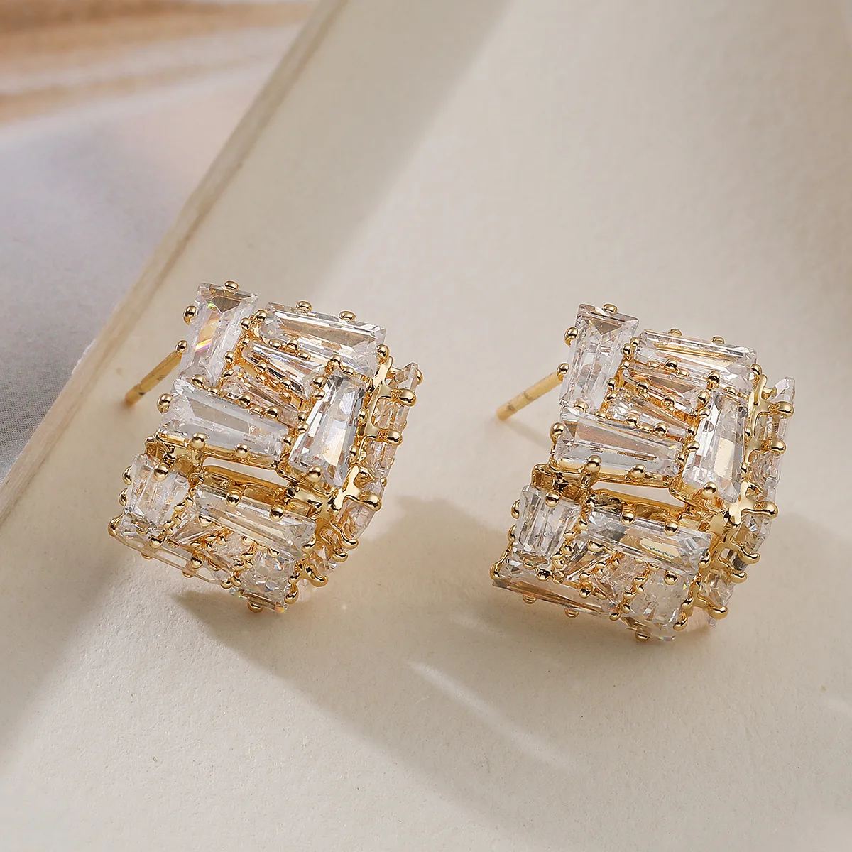 GANPUP Kreative Luxuriöse Geometrische Zirkonia-Ohrstecker für Frauen, Alltagsschmuck, Modisches Neues Ohrpiercing-Schmuckstück, Geschenk für Partys – Detail 3