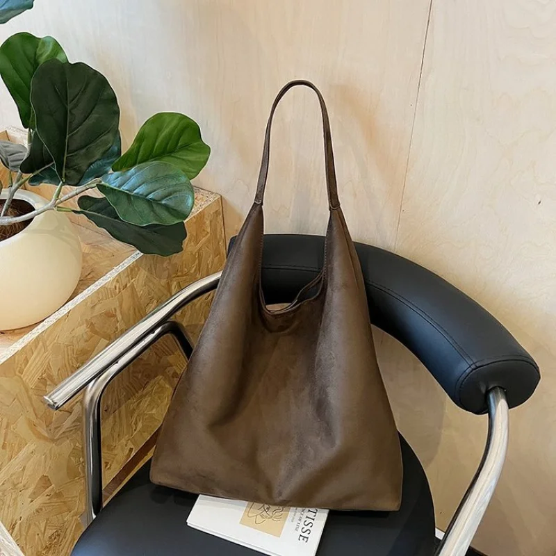 

Elegant Women's Tote Bag, Designer Leather Crossbody Handbag, Shoulder Bag With Magnetic Closure