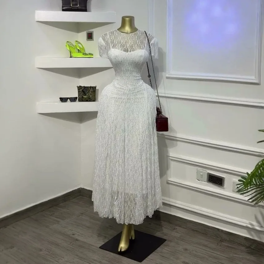 Schickes, süßes, sexy, figurbetontes Midikleid für Damen, Herbst 2026, mit Rundhalsausschnitt, Spitze, kurzen Ärmeln, schmaler Passform, langes Kleid, Y2K-Stil.