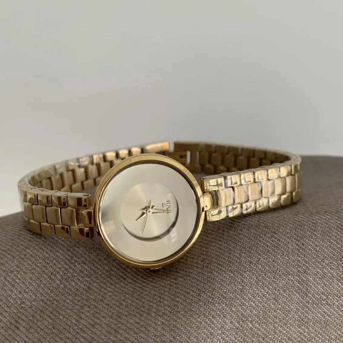 

Simple Yet Retro Korean StyleLuxurious And Exquisite DesignHigh-End FeelMirrored Dial, Elegant Women'S Watch, Women'S Accessory.