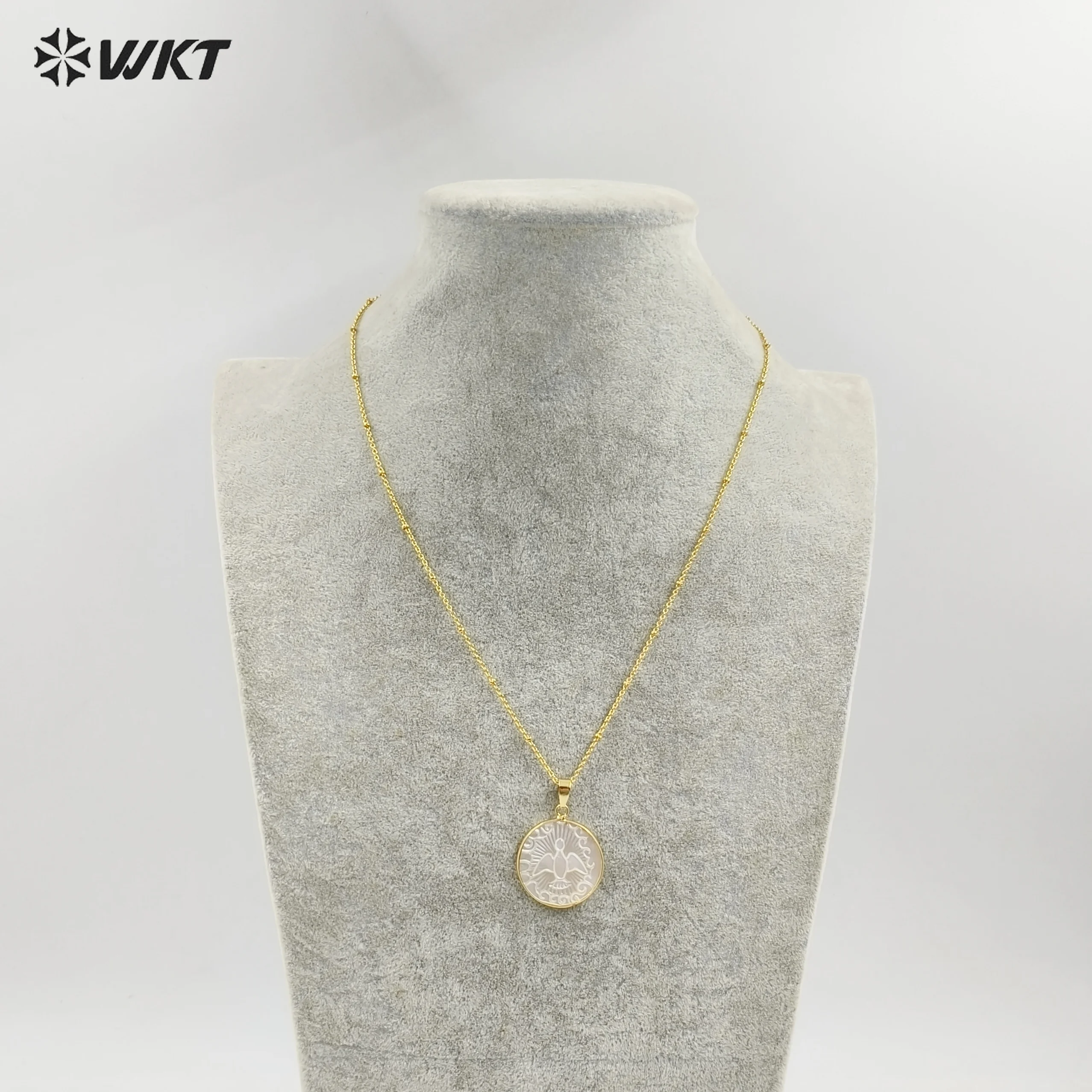 WT-JN316 Cute Vividly Pigeon Design Grey And White Natural Shell Round Pendant 18 Inch Long Adjustable 18k goldplated Necklace