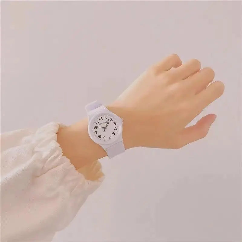 Koreaanse Eenvoudige Mode Kleine Lichtgevende Quartz Horloge Mode Snoep Kleur Jongens En Meisjes Sport Kinderen Horloge Reloj