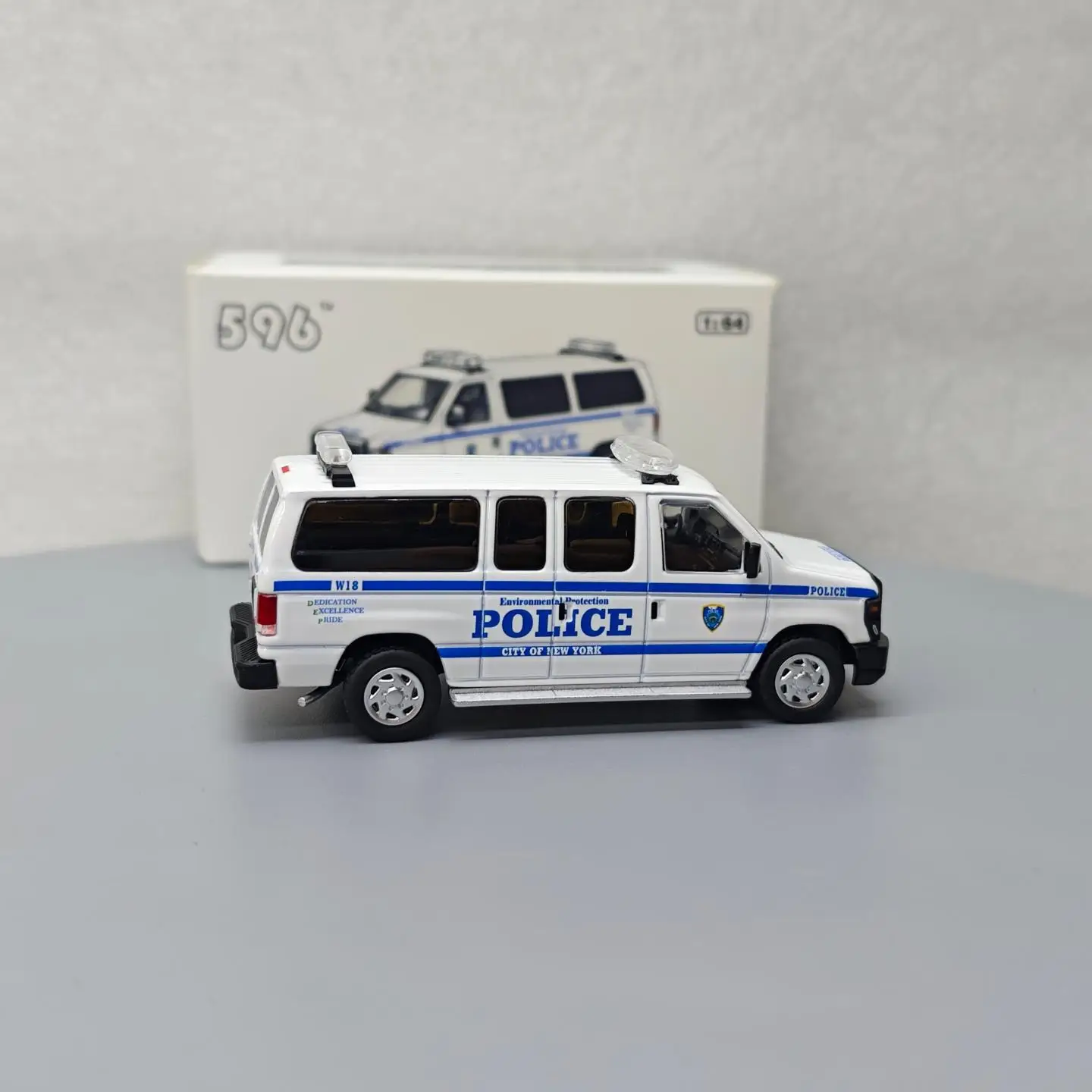 596 Model 1:64 E350 VAN Chicago/NY Fire protection Environmental protection car model