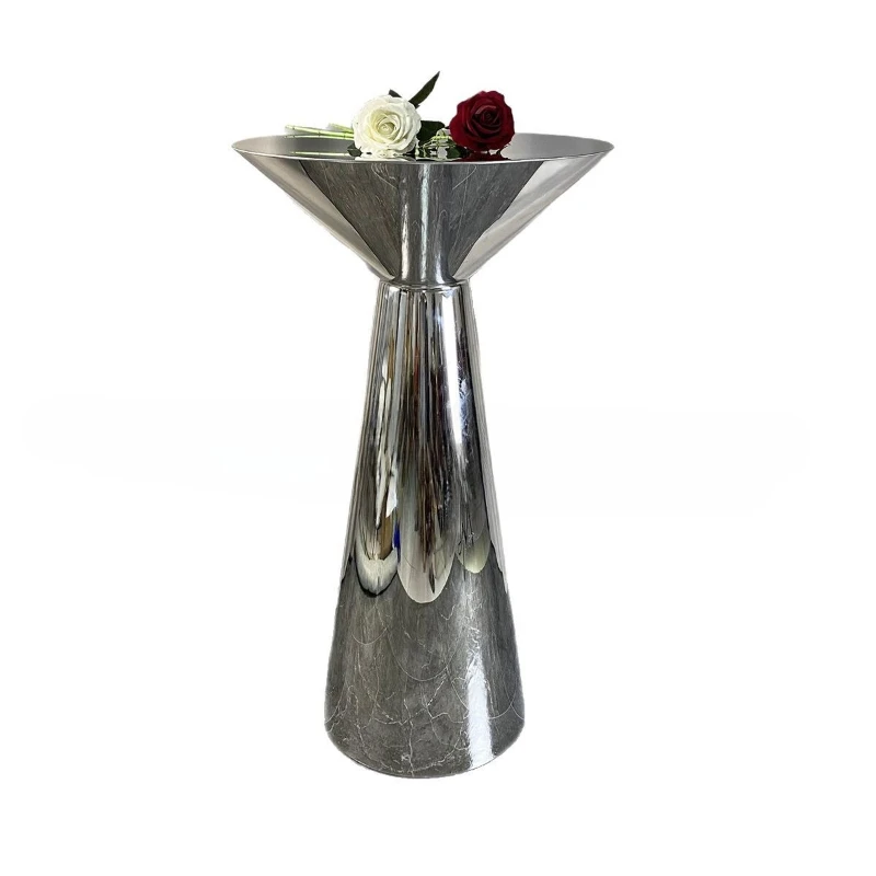 

Stainless steel bar counter, round horn round table in western restaurant
