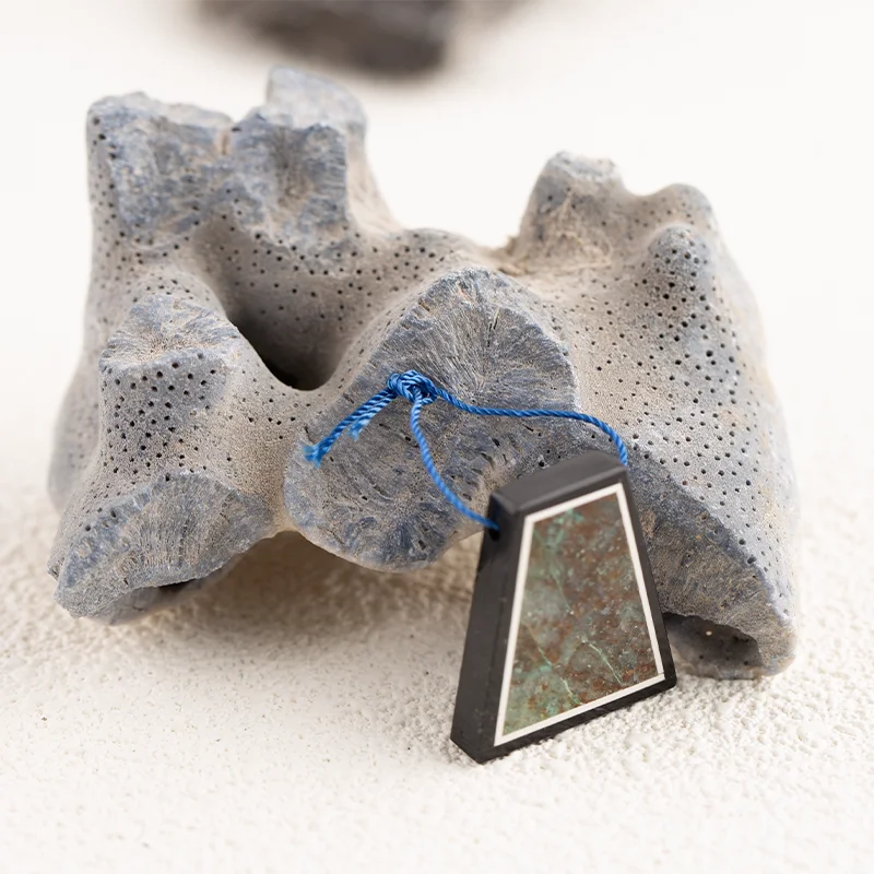 Natural Obsidian Labradorite  Pendant for Necklace Stone Fashion Handmade Natural Jewelry 30x27x6mm 8.97g