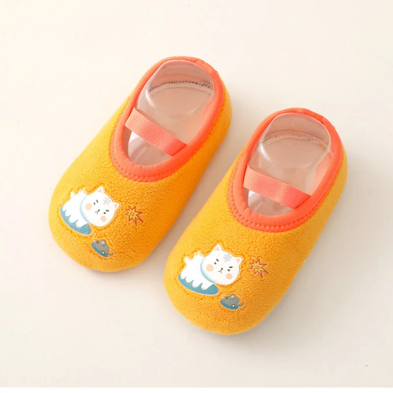 أحذية مشي للأطفال بعمر 0-3 سنوات أحذية أرضية مضادة للانزلاق أحذية أطفال للربيع والخريف والشتاء جوارب تعلم المشي