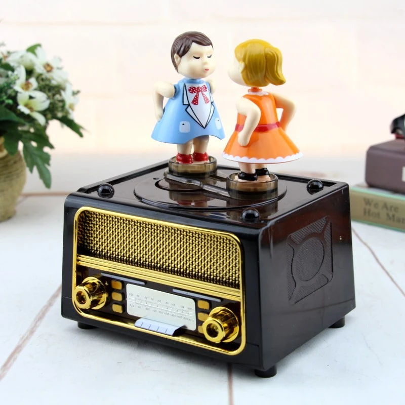 Couple Kiss Music Box Birthday Gift Party Supply Music Box Diy Radio Shape Antique Carved Musical Box Caja De Musica Kids Gift