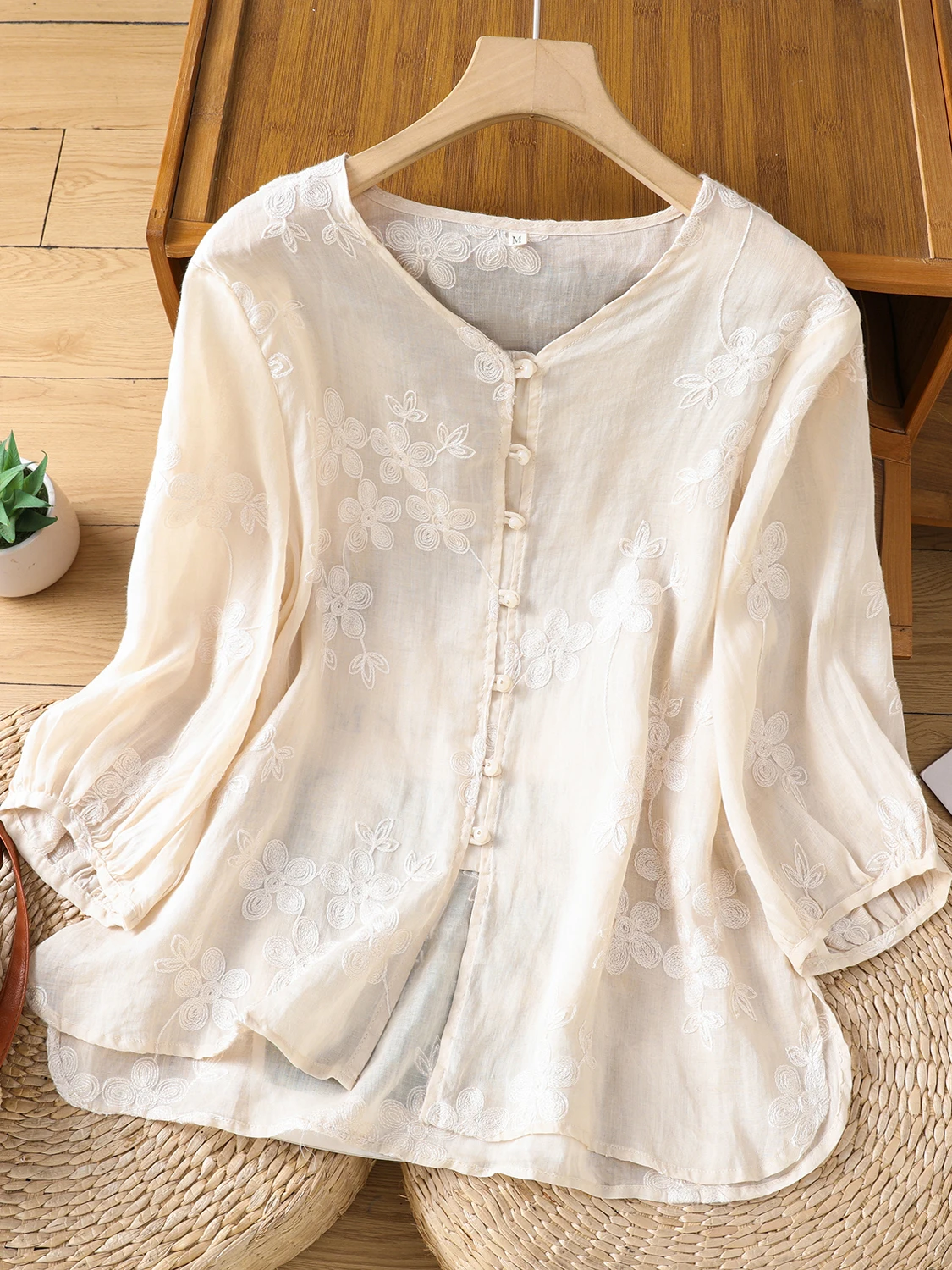 New Chinese Sle Heavy Embroidery Cotton Linen irt Women Summer Vintage National Sle Button V Ne Linen Sun Protection Top