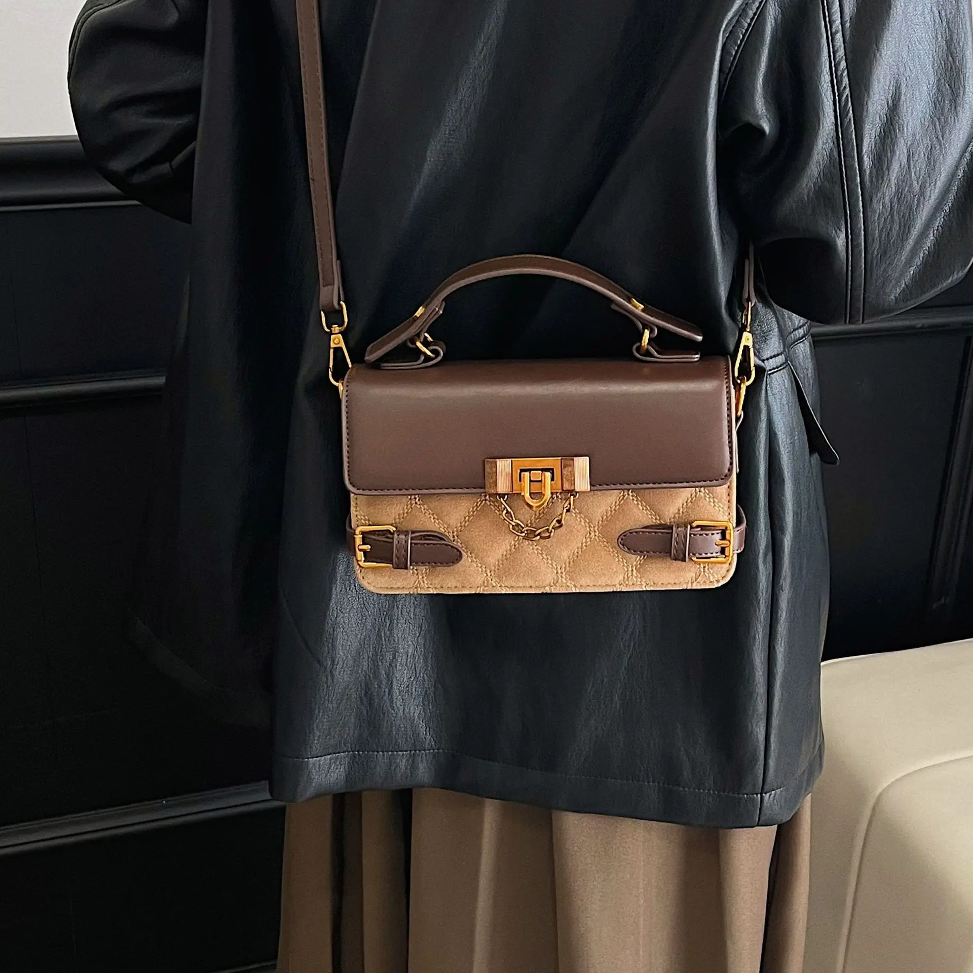 

Авангардная сумка через плечо 2025 года, многосторонняя трансформируемая верхняя ручка и сумка через плечо для женщин, деконструированный день из веганской кожи