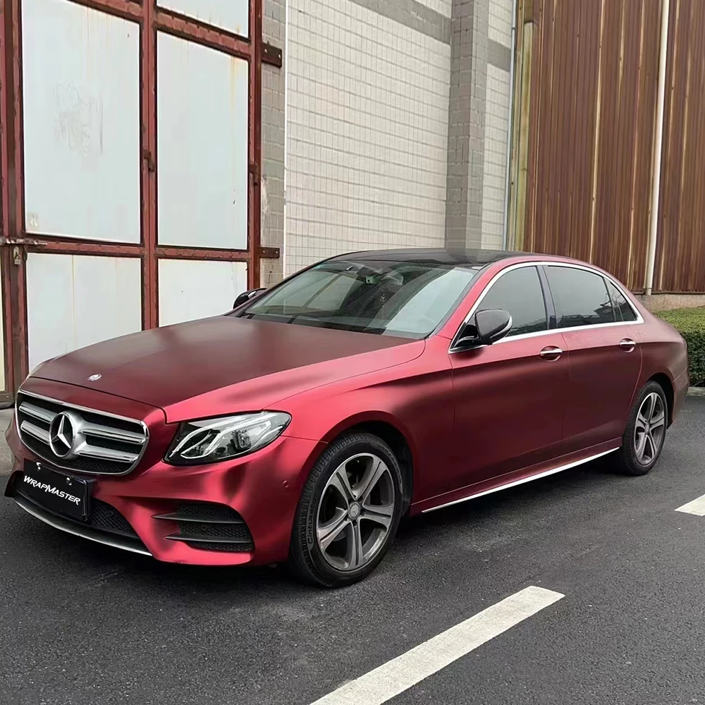 

Виниловые наклейки с ПЭТ-подложкой в рулонах матового красного, серебристого, фиолетового, голубого цвета