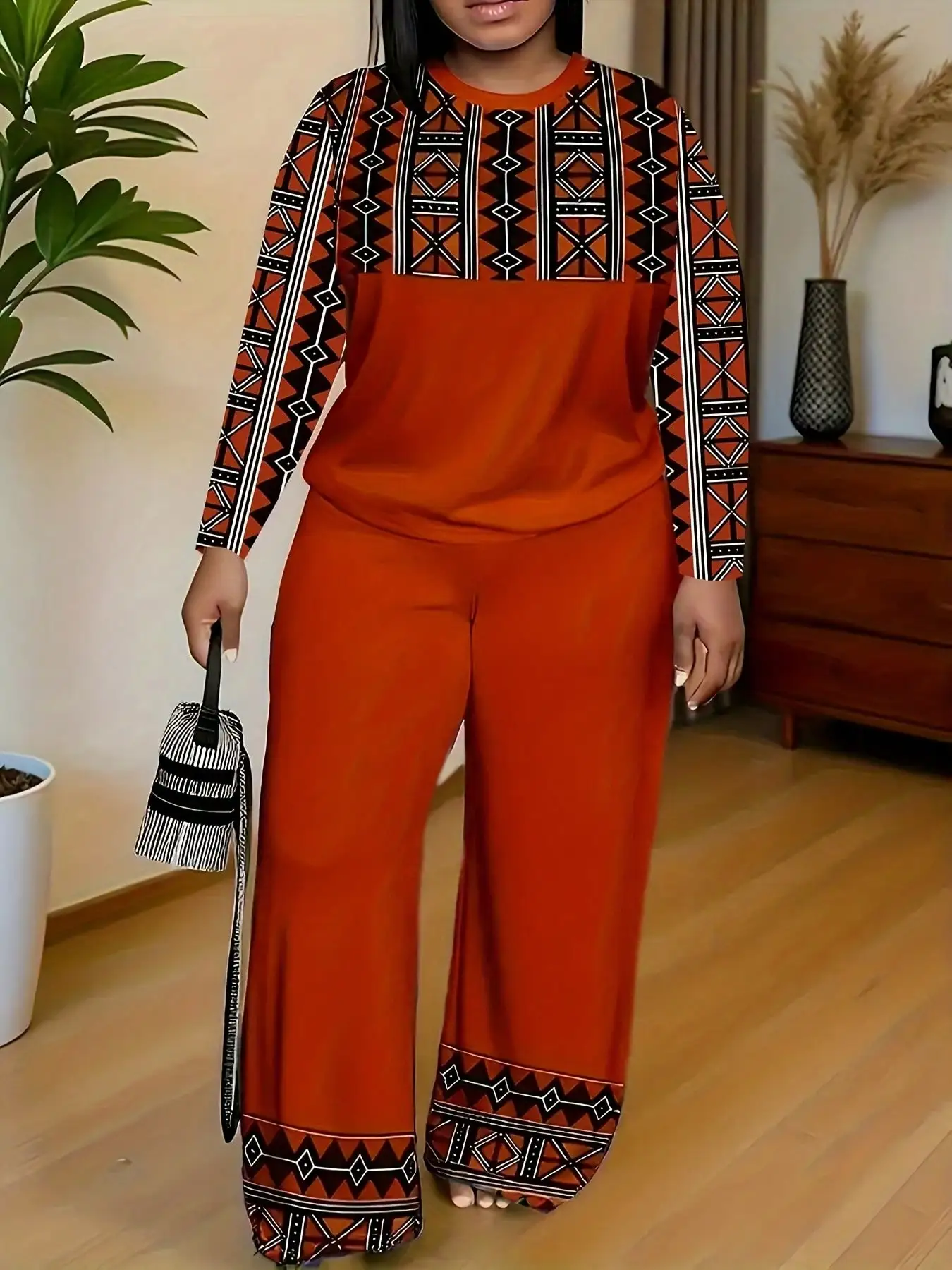 

Комплект для полных женщин: топ с этническим принтом и длинными рукавами и брюки с широкими штанинами, оранжевый контрастный дизайн