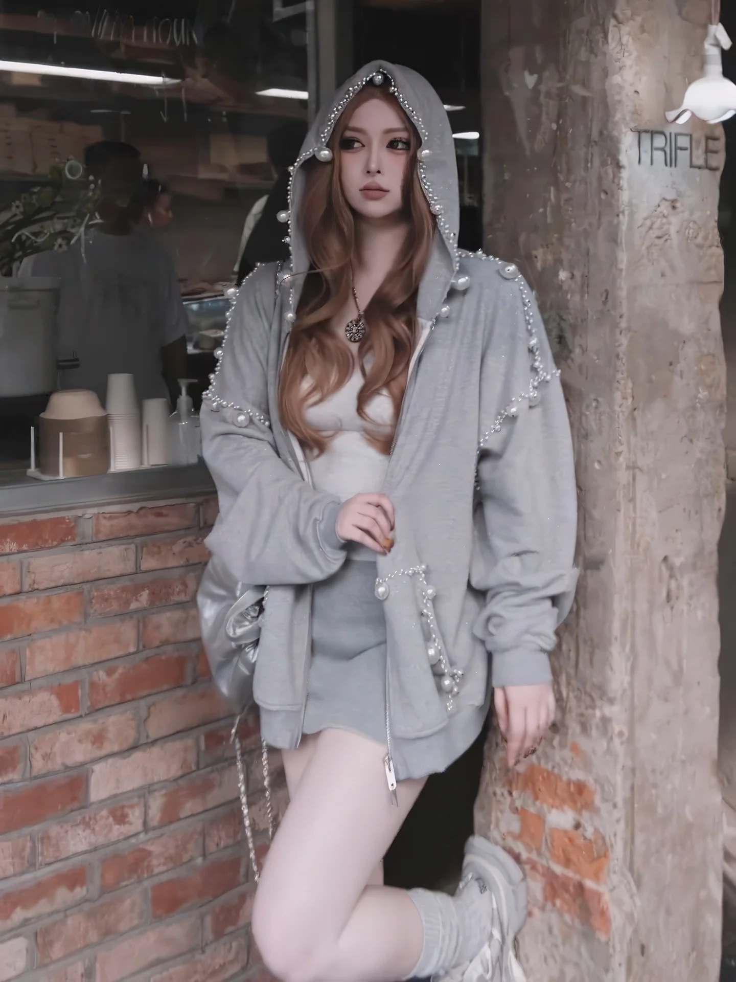 

Корейская женская толстовка с жемчужной отделкой, новая весенняя коллекция, модный легкий топ премиум-класса, трендовая модель