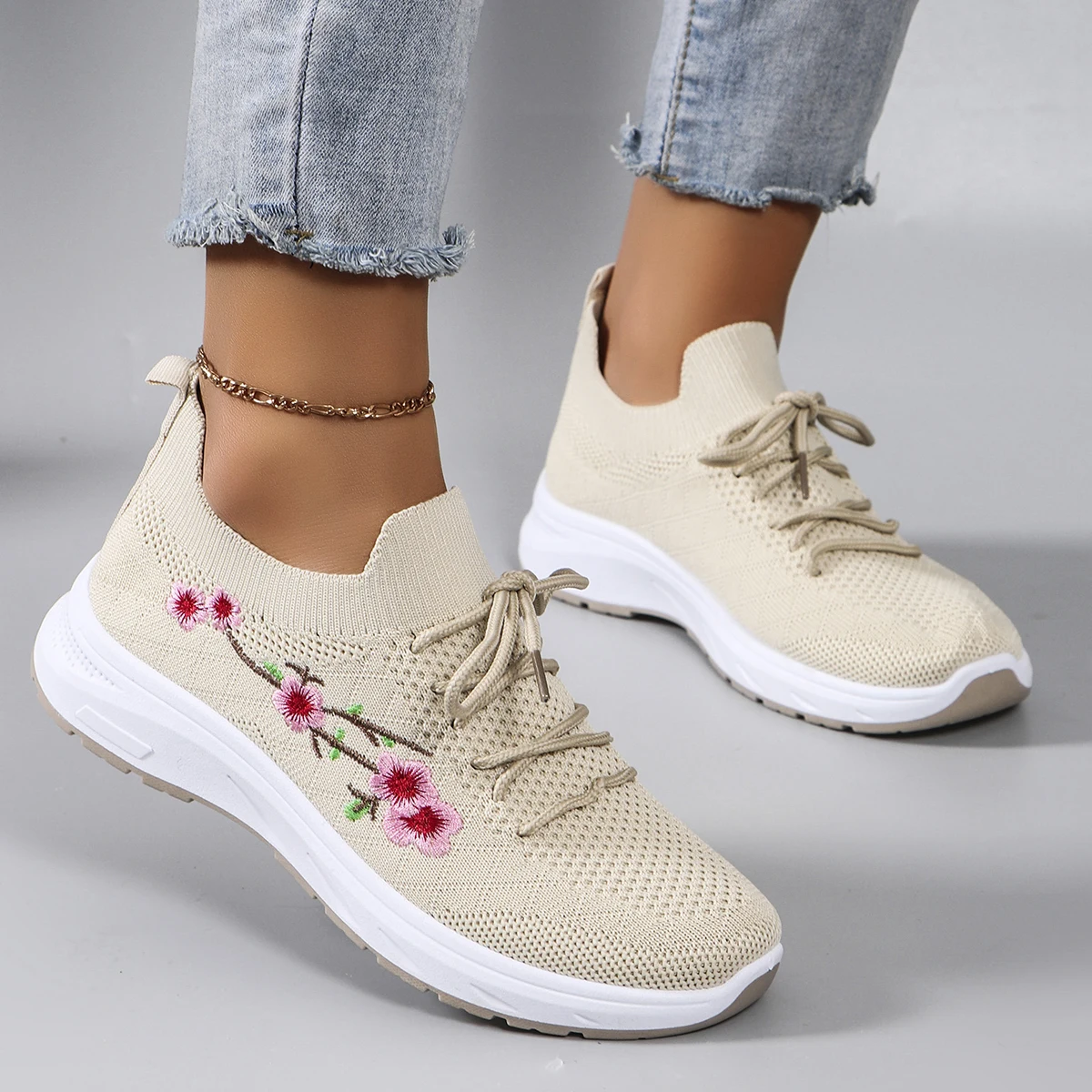 Spring new women\'s sports shoes, fashionable, breathable, lightweight, non-slip, wear-resistant, casual sports shoes, flat shoes