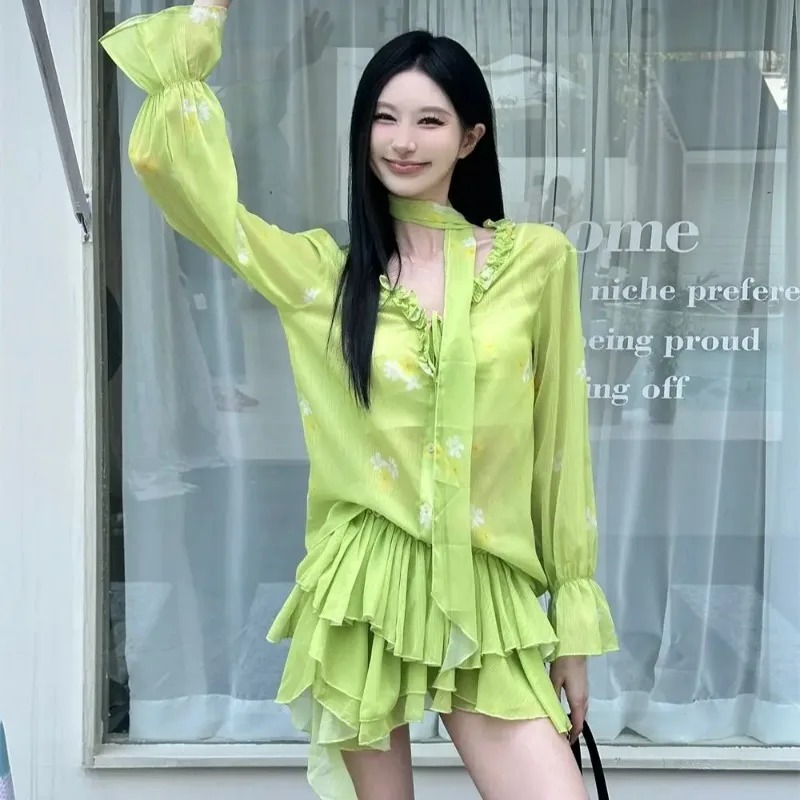 

Модный зеленый комплект из двух предметов, женская одежда, новинка 2025, летняя прозрачная свободная рубашка с длинными рукавами и v-образным вырезом, комплект юбки с тотом для девочек