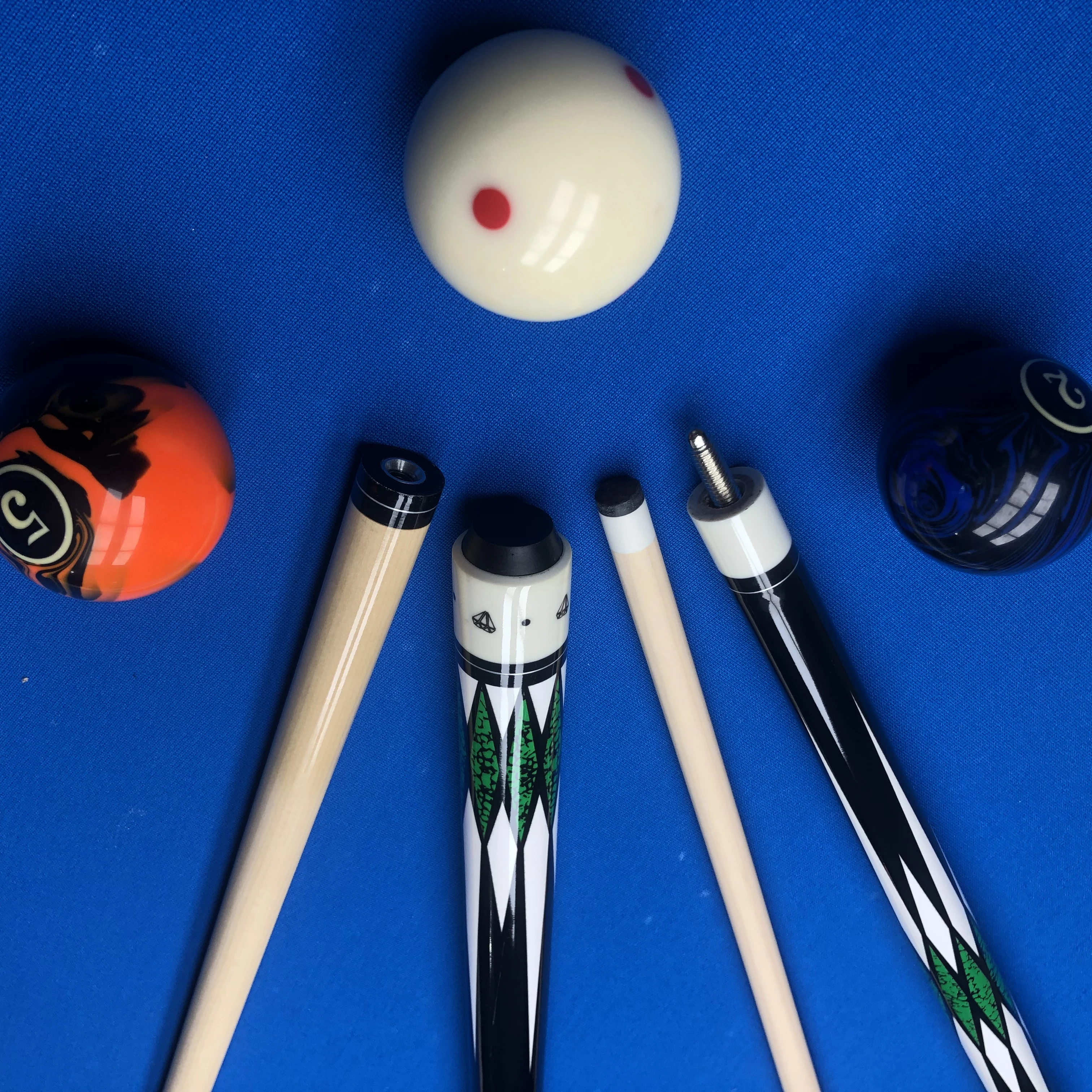 High-Performance 9-Ball Pool Cue: 12.5mm Maple Shaft & Quick-Release Joint | Exquisite Pattern