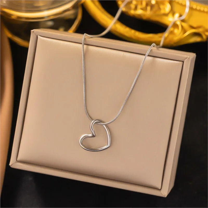 ANENJERY L316 Stainless Steel Twist Hollow Heart Pendant Necklace for Women Spicy Girls Simple Clavicle Chain Jewelry Gift
