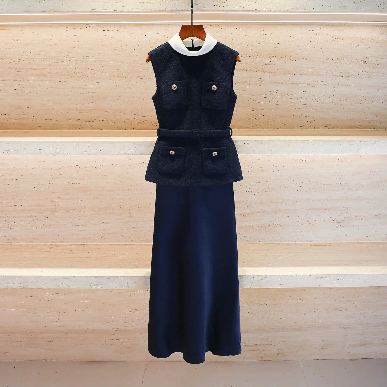 Twee lange mouwloze jurken uit de nieuwe stijl van 2025, met een hoogwaardige en elegante damesachtige stijl, nauwsluitend vest en nep