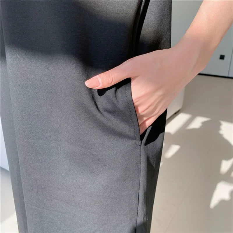 Gespleißtes, kontrastfarbenes Kragenkleid über dem Knie, lockeres, schlankmachendes T-Shirt-Kleid 2026