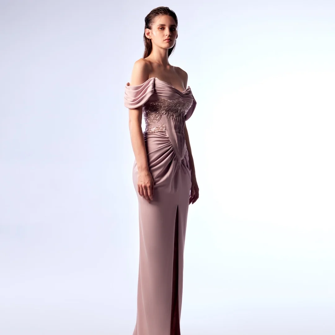 فساتين سهرة مخصصة رائعة من الجيرسيه مستقيمة قبالة الكتف مطرزة بدون حمالات وأكمام قصيرة وسحاب خلفي #3