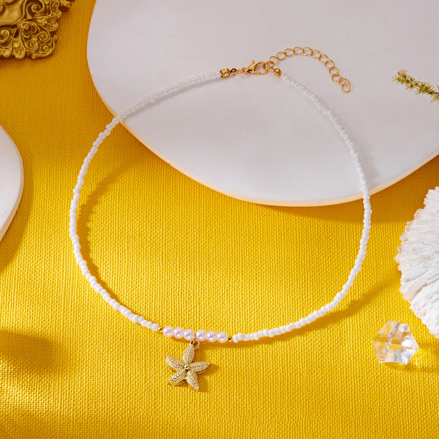 Boho Sommer Strand Weiße Perlenkette für Frauen Minimalistischer Silberfarbener Seestern-Anhänger Choker Perfektes Urlaubsschmuck-Geschenk – Detail 7