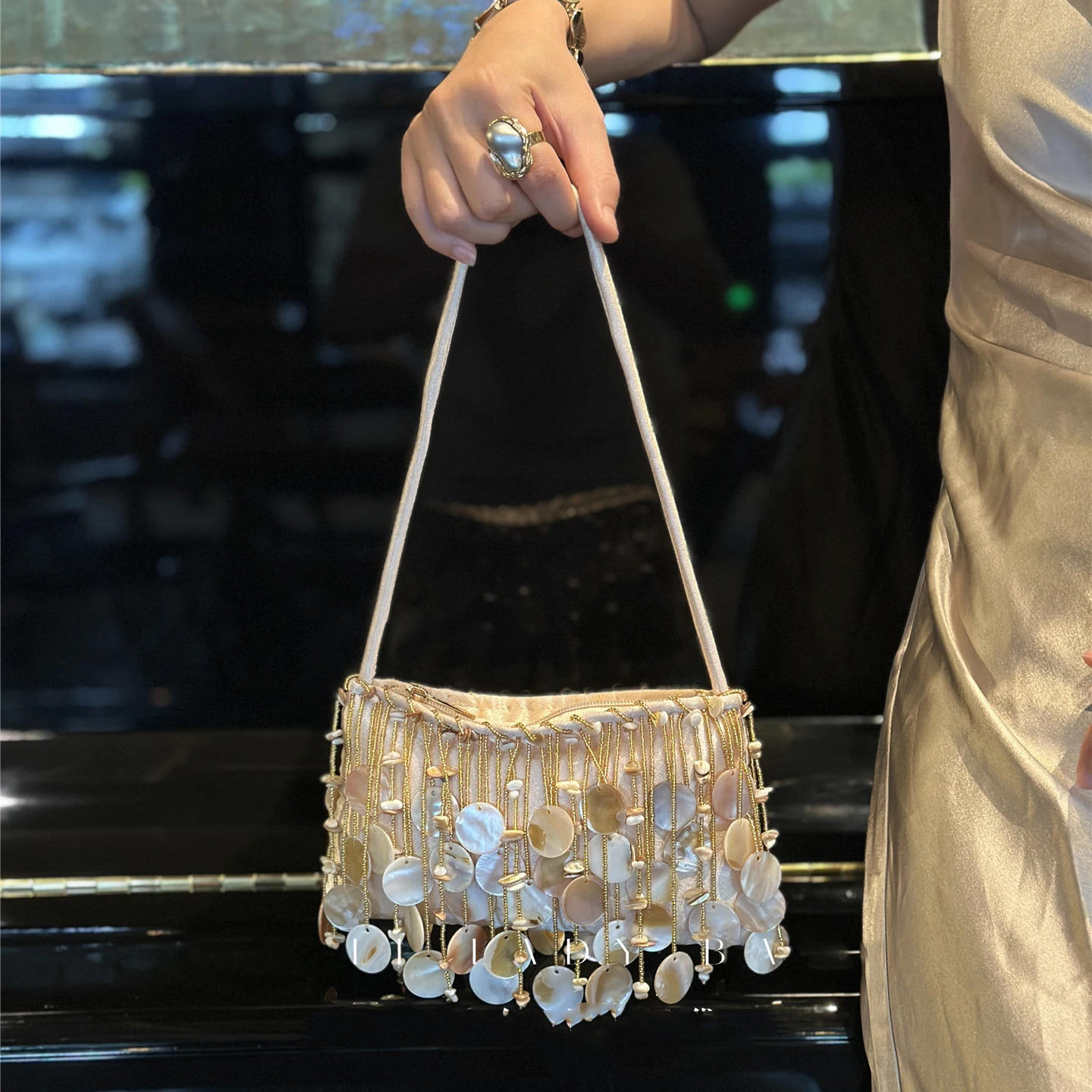 Holiday Style Beaded Shell Tassel Shoulder Bag French Elegant Fashion Vintage Luxurious Design Women's Handmade Banquet Bags