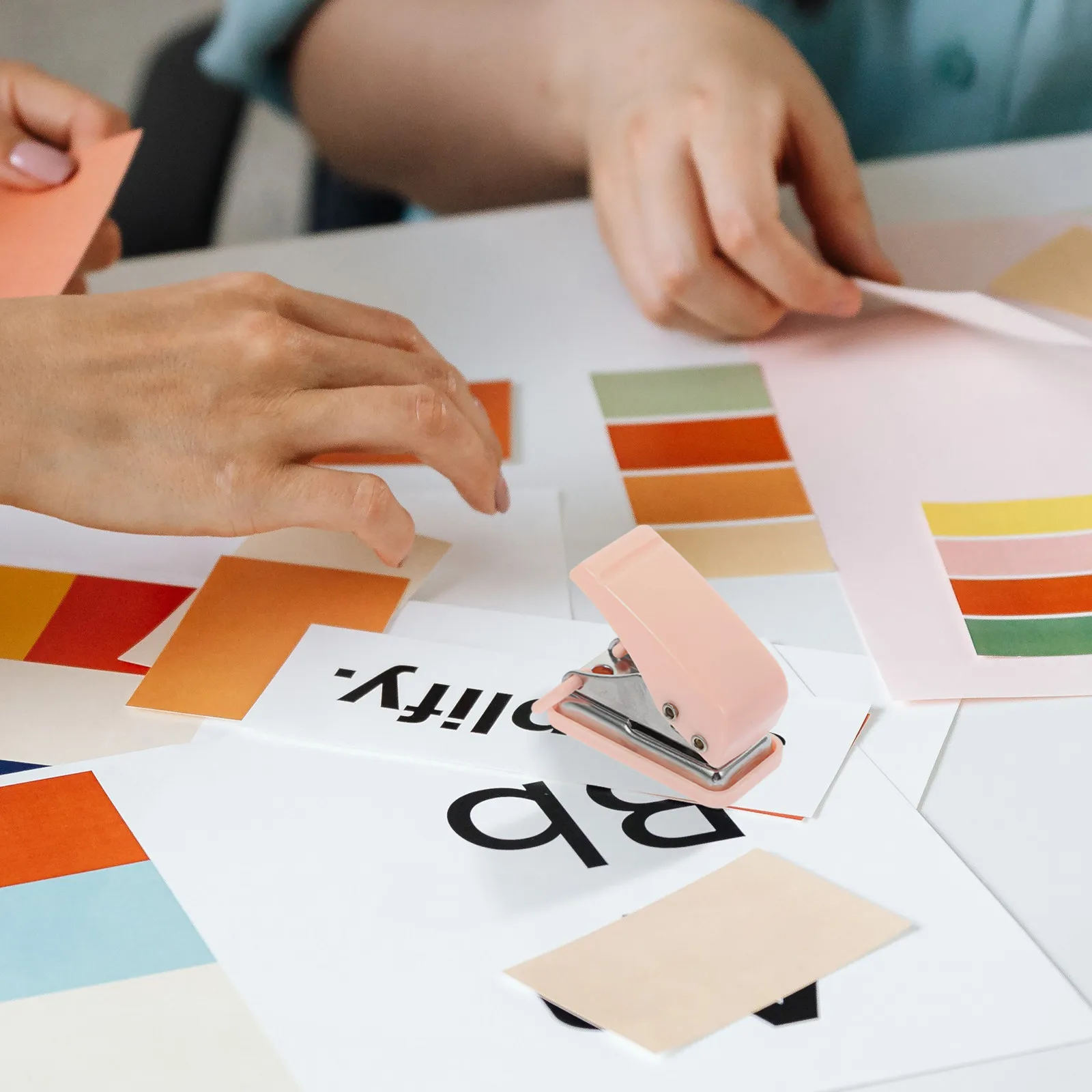 

Миниатюрный милый степлер для детей и взрослых, портативный, для декора стола, школьные принадлежности, офисные канцелярские товары, практичный