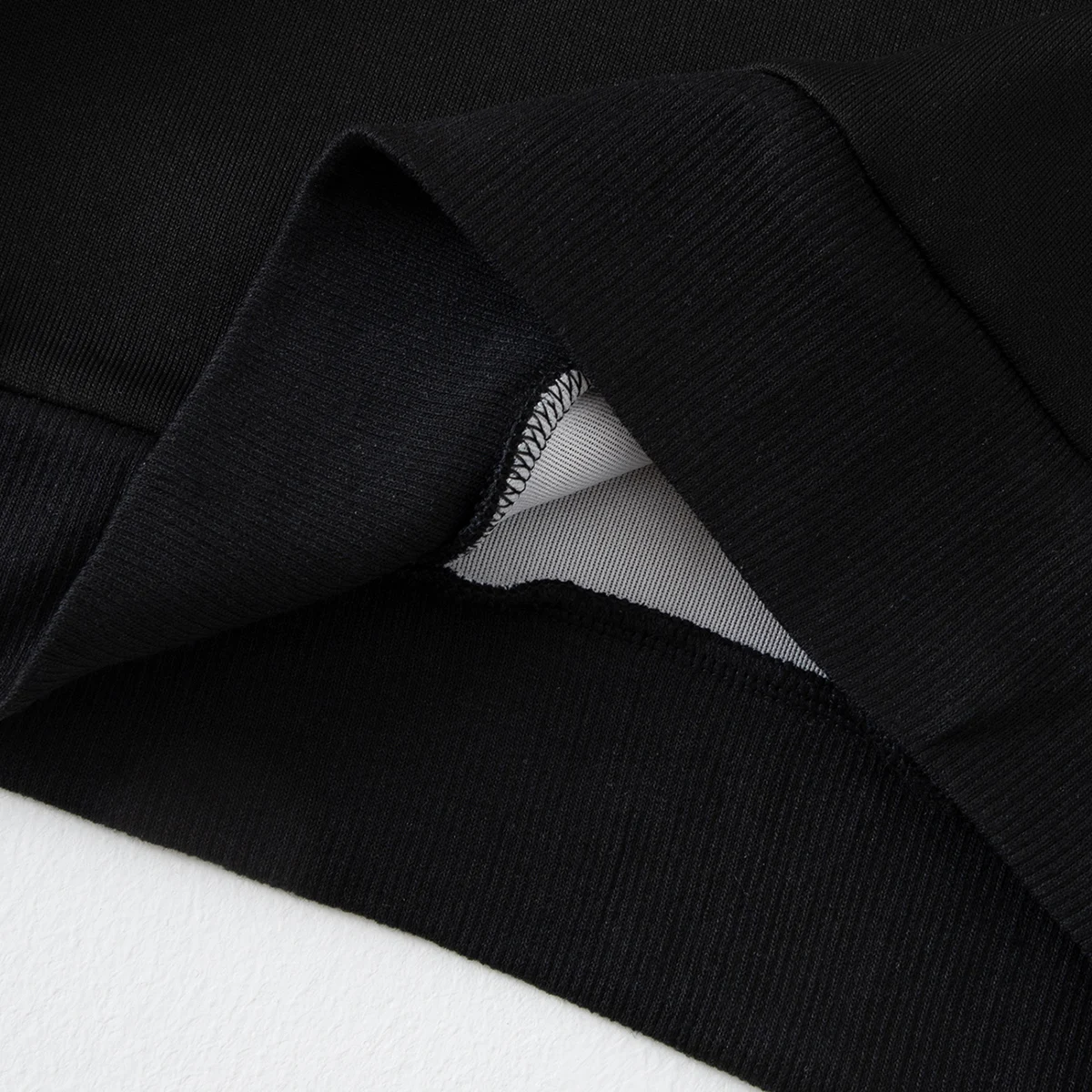 Herbst- und Winter-Kinder-Hoodie in einfarbiger Ausführung, modisch, mit freiem Schulterbereich, für Jungen und Mädchen, lässiger Sport- und Alltagsshirt, vielseitig kombinierbar. – Detail 9