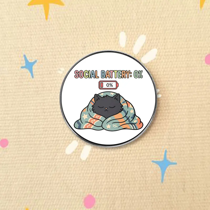 Broche Social Battery 0% Black Cat con impresión UV, diseño de cita de estado de ánimo introvertido, insignia para mochila y solapa, regalo de joyería para amigos