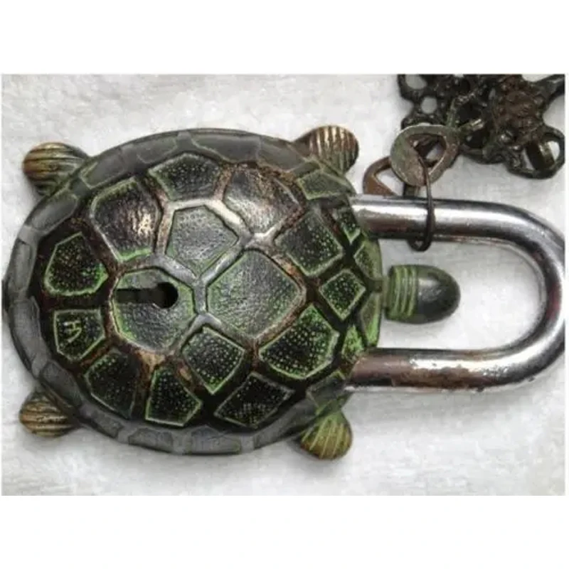 

Interesting ancient Chinese classical old-fashioned bronze tortoise lock and key