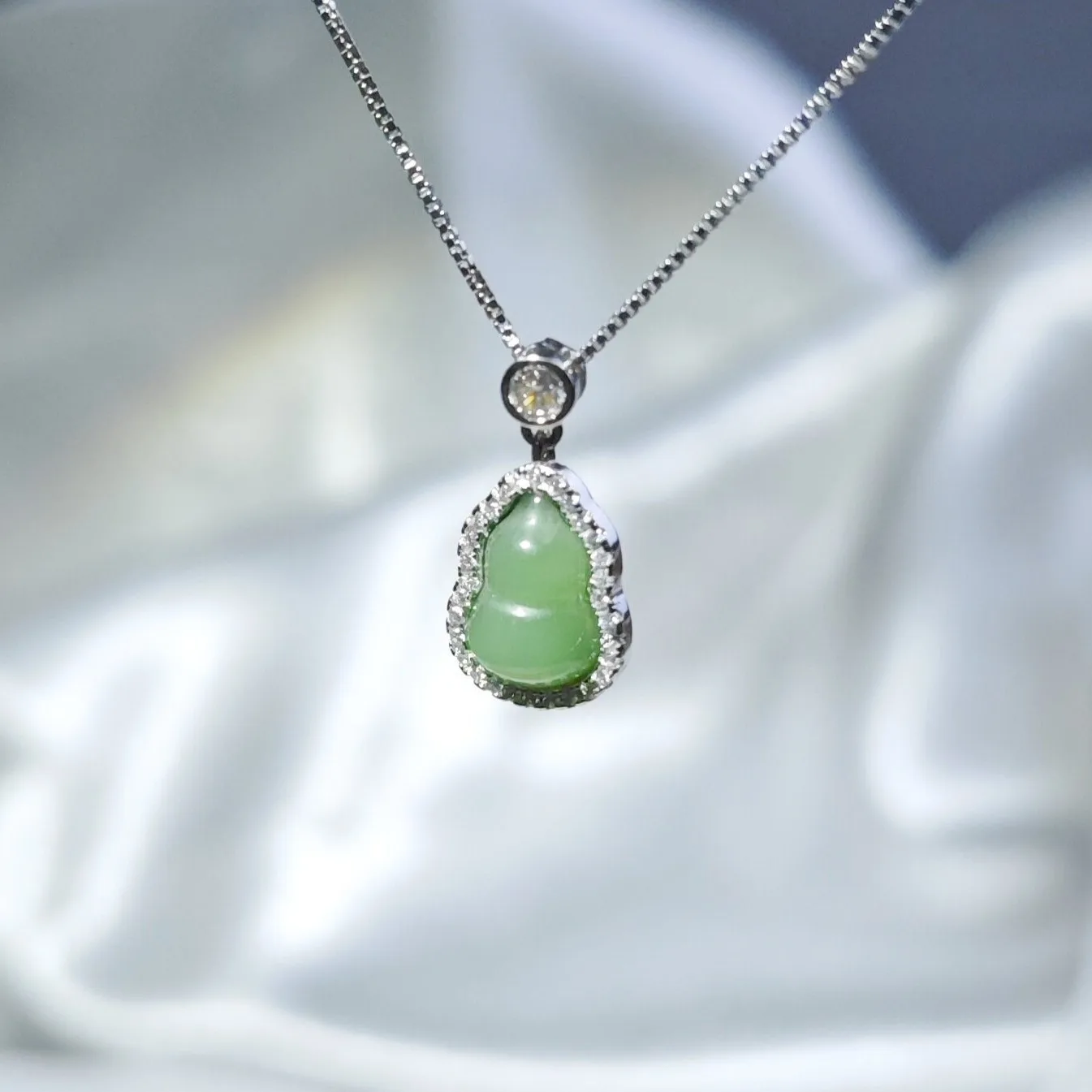 

Ожерелье из тыквы Fulu в китайском стиле с антикварным дизайном и ретро-темпераментом, в сочетании с платьем Cheongsam