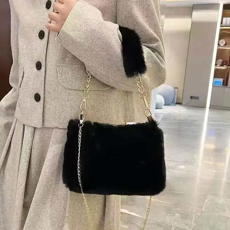 

New Plush Bag: Fashionable Women's Instagram-Worthy Niche Chain Crossbody Bag Stylish Handbag: Adorable Small Square Bag