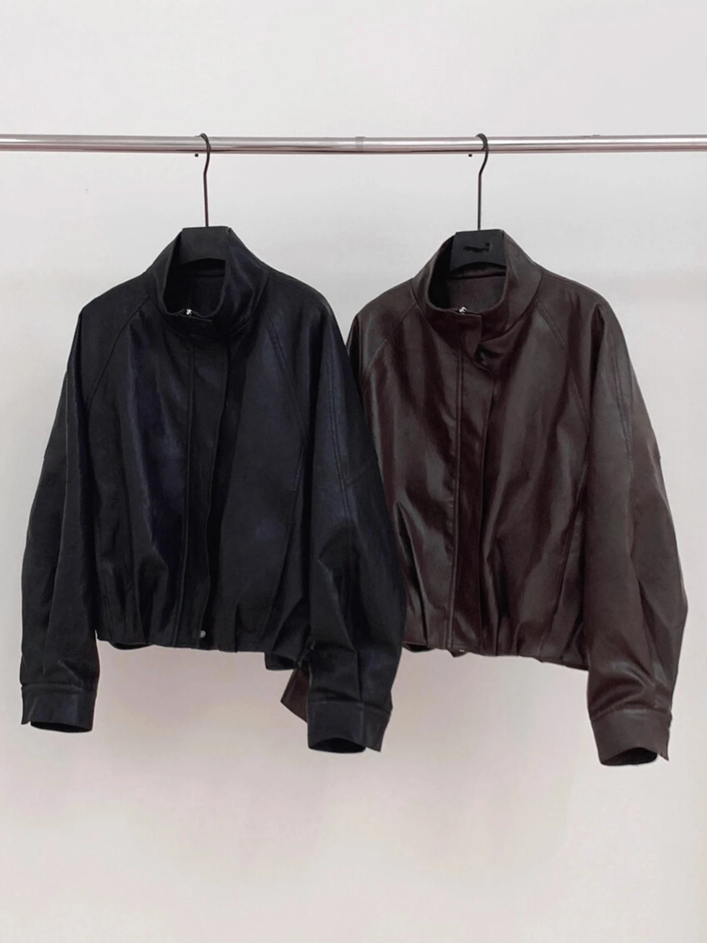 シックな秋の新作、ゆったりとしたロング丈のスタンドカラーPUレザージャケット、女性用、トレンディな通勤スタイル