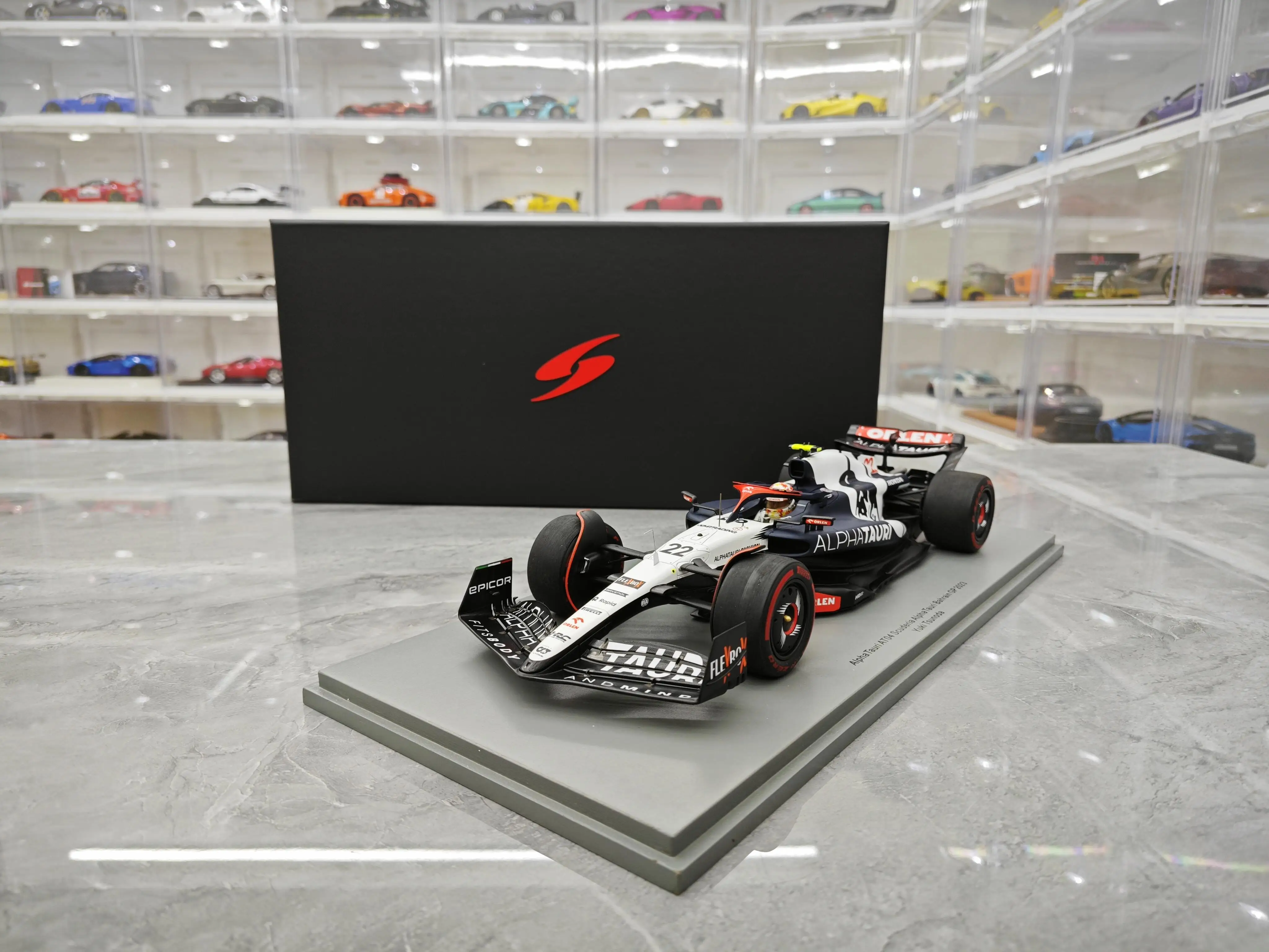 Spark 1:18 F1 AT04 Yuki 2023 Bahrain Simulation Limited Edition Resin Metal Static Car Model Toy Gift