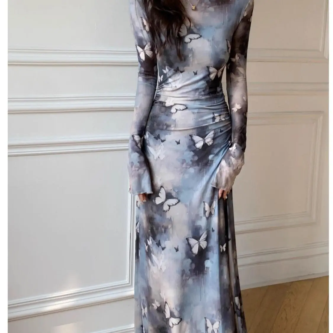 Vestido ajustado con cintura y mangas acampanadas estilo tinta 2025 principios de otoño nueva Falda larga envuelta en la cadera de mariposa de manga larga a la moda