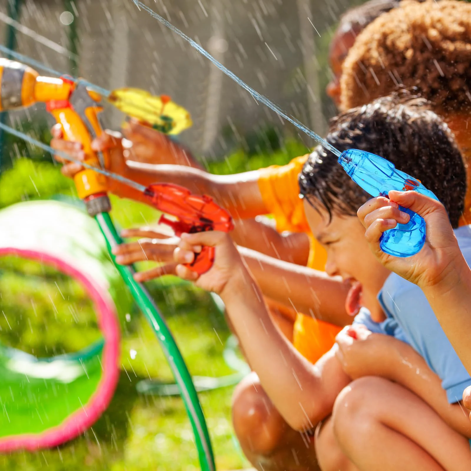 12 szt. Mini pistolet na wodę z 8-częściowymi okularami przeciwsłonecznymi, małe kolorowe pistolety do squirtu na plażę, Park wodny, impreza przy