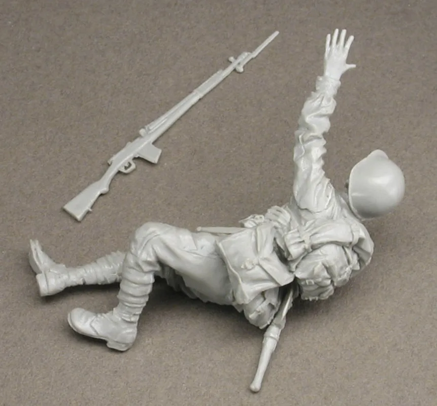 1/35 Scale Resin Figure Model Kit L Historical Military Wounded Soldier Miniature GK Toys Unassembled and Unpainted