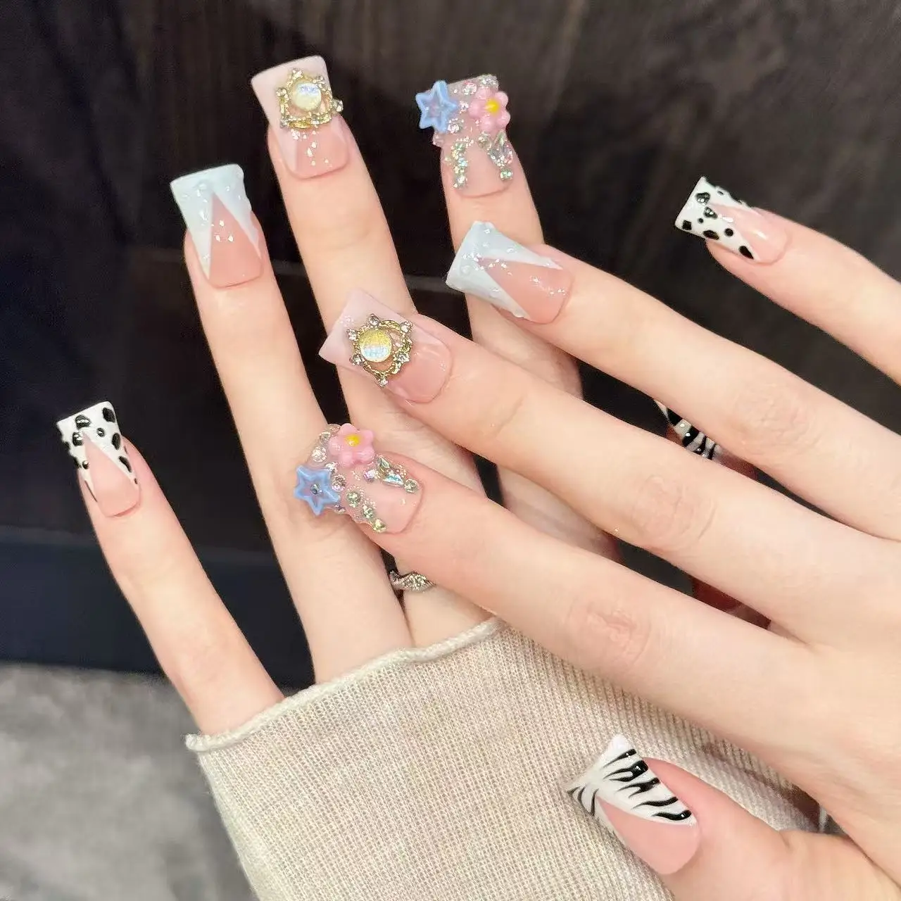 10PCS Handmade Press on Nails Star Wild Collision Tiger Stripes Luxury Gem Rhinestone FlowersWith 4-PIECE Tool AdhesiveNailGlue