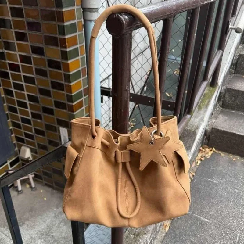 

Брендовая кожаная сумка-тоут в стиле Cloud с завязками, сумка через плечо с подвеской в виде звезды, женская вместительная повседневная сумка-кроссбоди