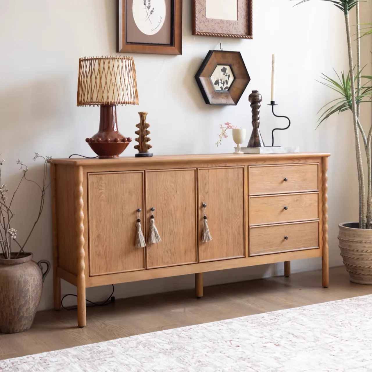 

French-Style Antique Solid Wood Dining Sideboard Vintage High-End Storage Cabinet Elegant Living Room Entrance Display Cabinet