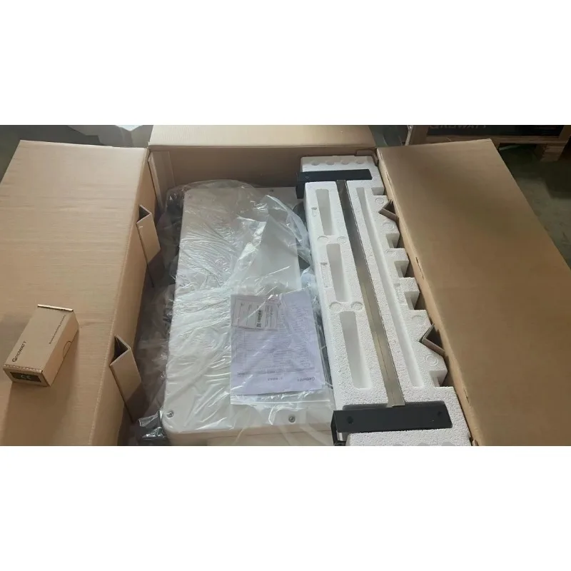 In Stock 100KW On-Grid Inversor Max 100KTL3-X LV Inverter with Three Phase Output