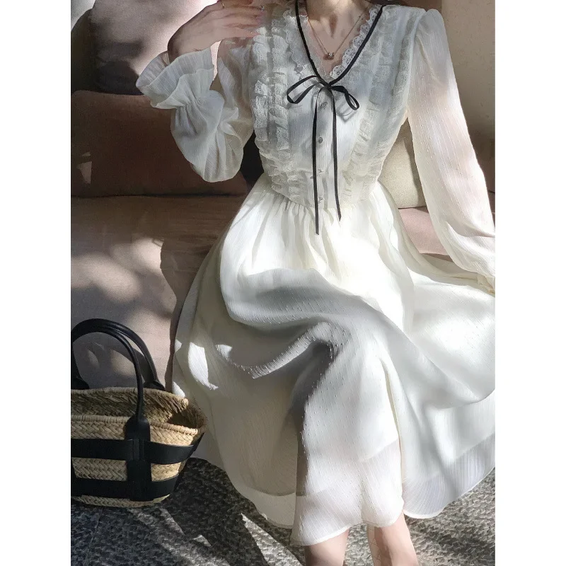 Pure Desire Aesthetic White Princess Slimming Dress 2024 New Style Elegant Fairy Tale Gown Niche Design Slimming Dress