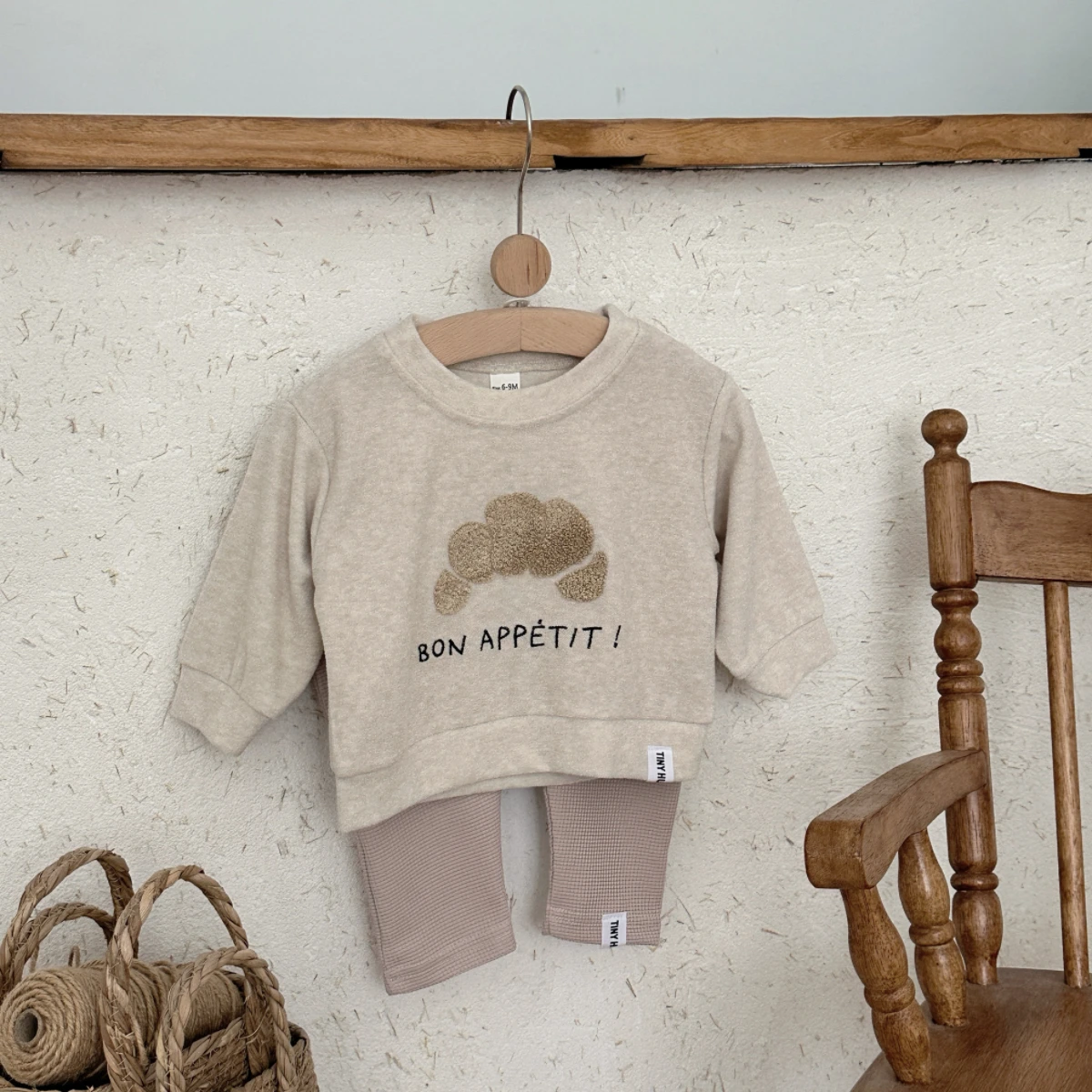 

2Pcs/set Autumn New Baby Clothing Infant Clothes Sets Cow Horn Bun Towel Embroidery Top+Striped Pants Set Newborn Baby Outfit