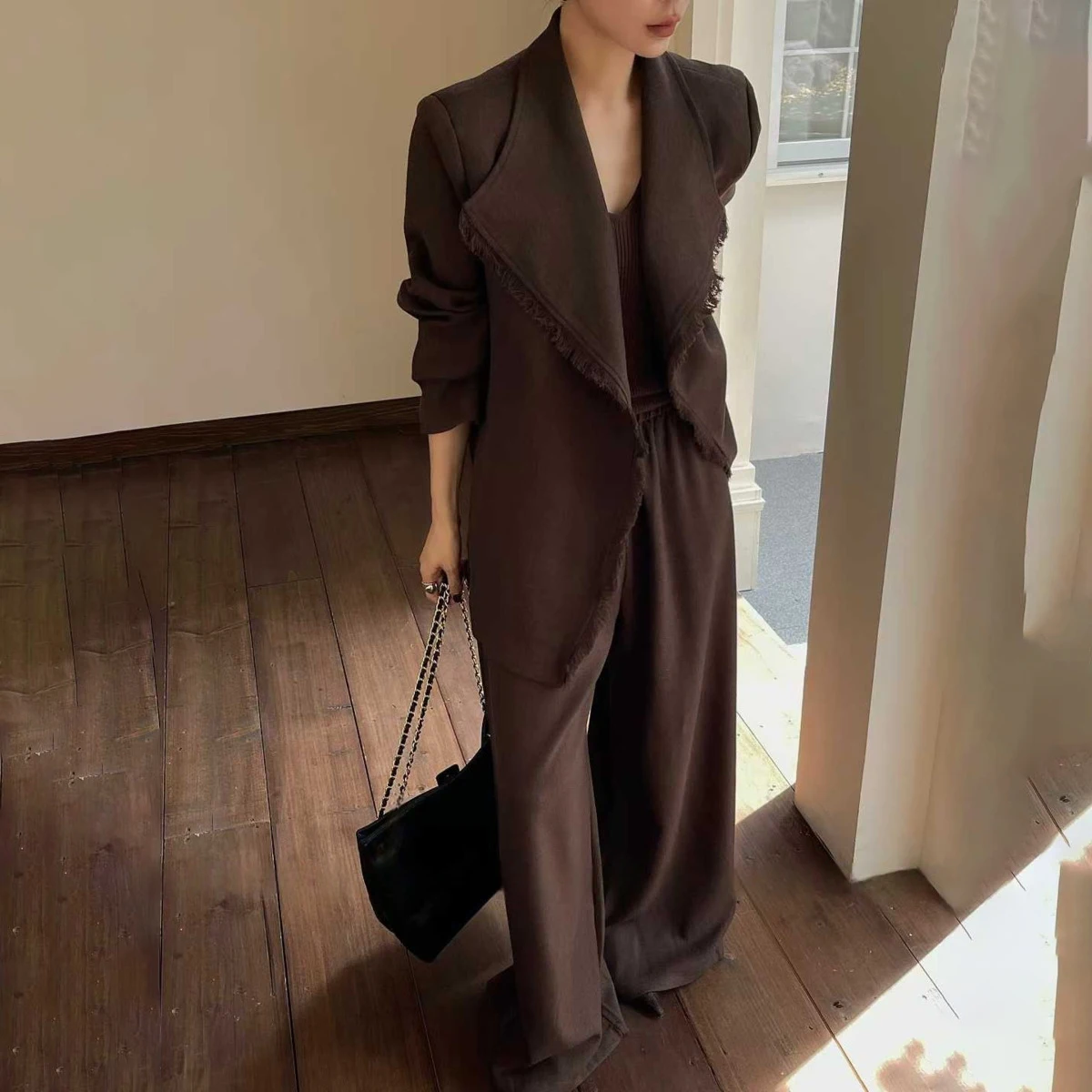 

KWTX женский, новинка 2025 года, элегантный, шикарный, простой комплект из двух предметов, блейзер, широкие брюки, однотонные роскошные брюки с поясом и бахромой с лацканами, осень-зима