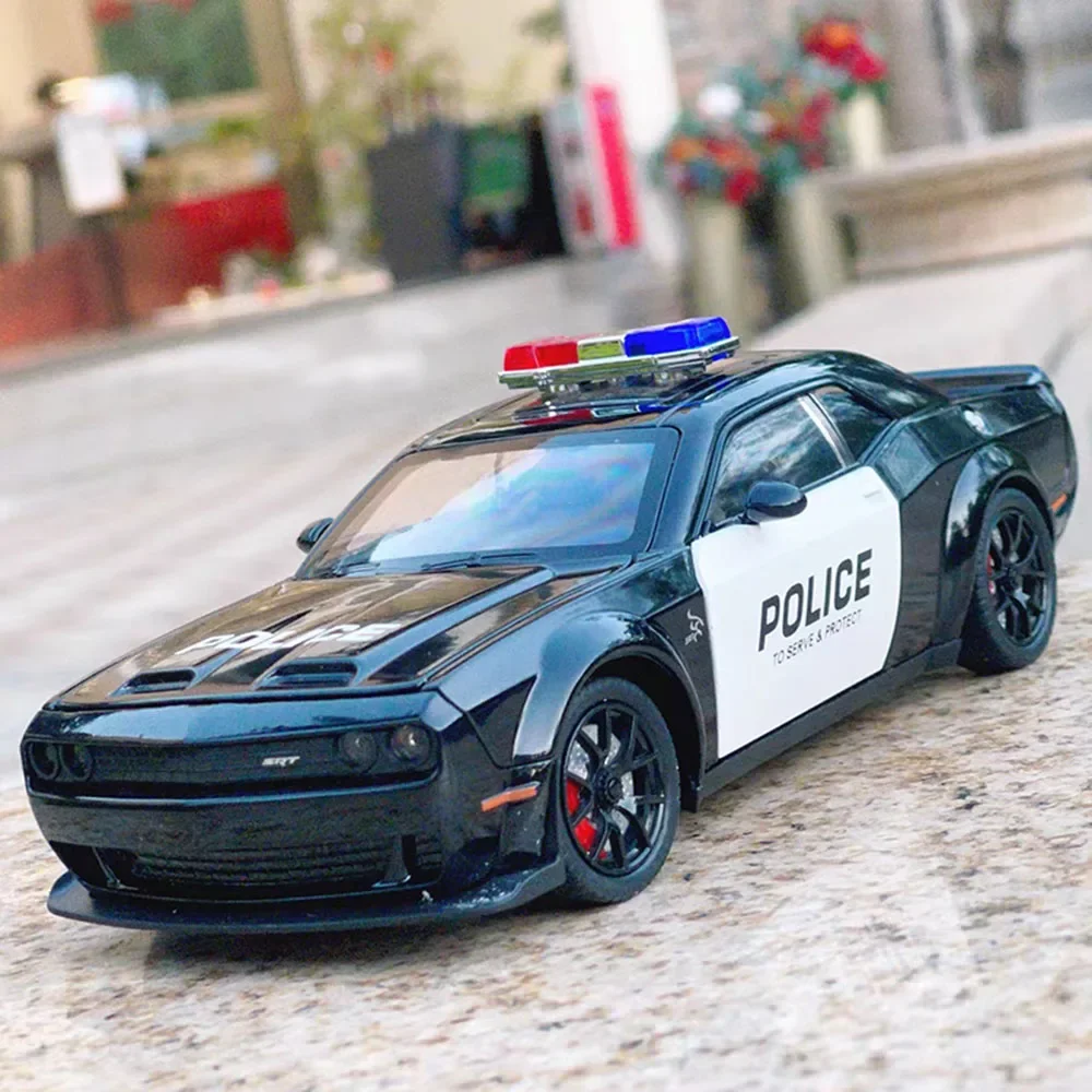 Voiture de police Dodge Hellcat en alliage moulé sous pression avec son et lumière, jouet de véhicule à 4 portes ouvertes, cadeau d'anniversaire pour garçon, 1:24