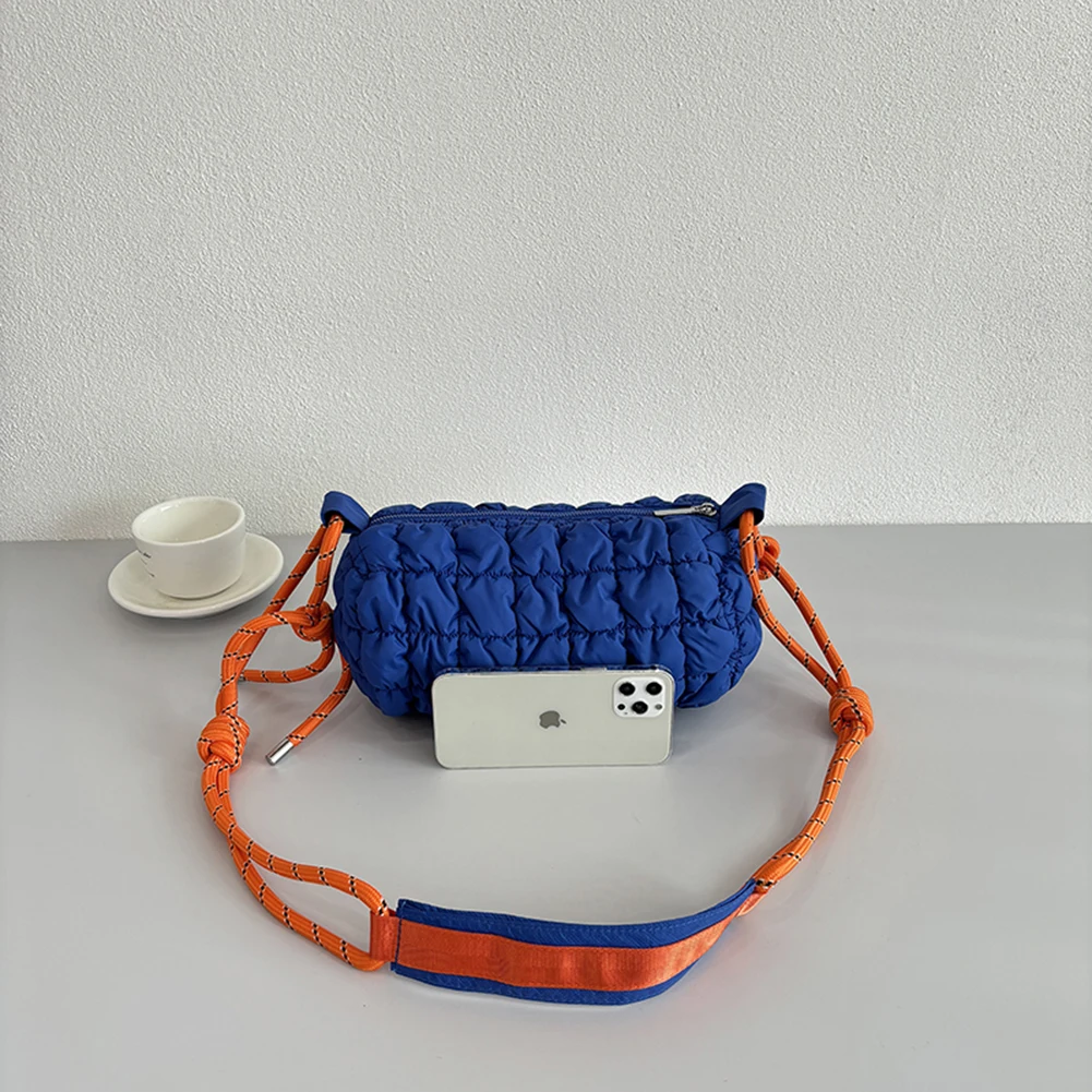 กระเป๋าสะพายไหล่ผู้หญิงแบบนุ่มพร้อมสายสะพายเชือกถัก กระเป๋าสะพายข้างบุนวม ปิดด้วยซิป กระเป๋าทรงพัฟเฟอร์ กระเป๋าสะพายสำหรับใช้ในชีวิตประจำวันสำหรับผู้หญิง