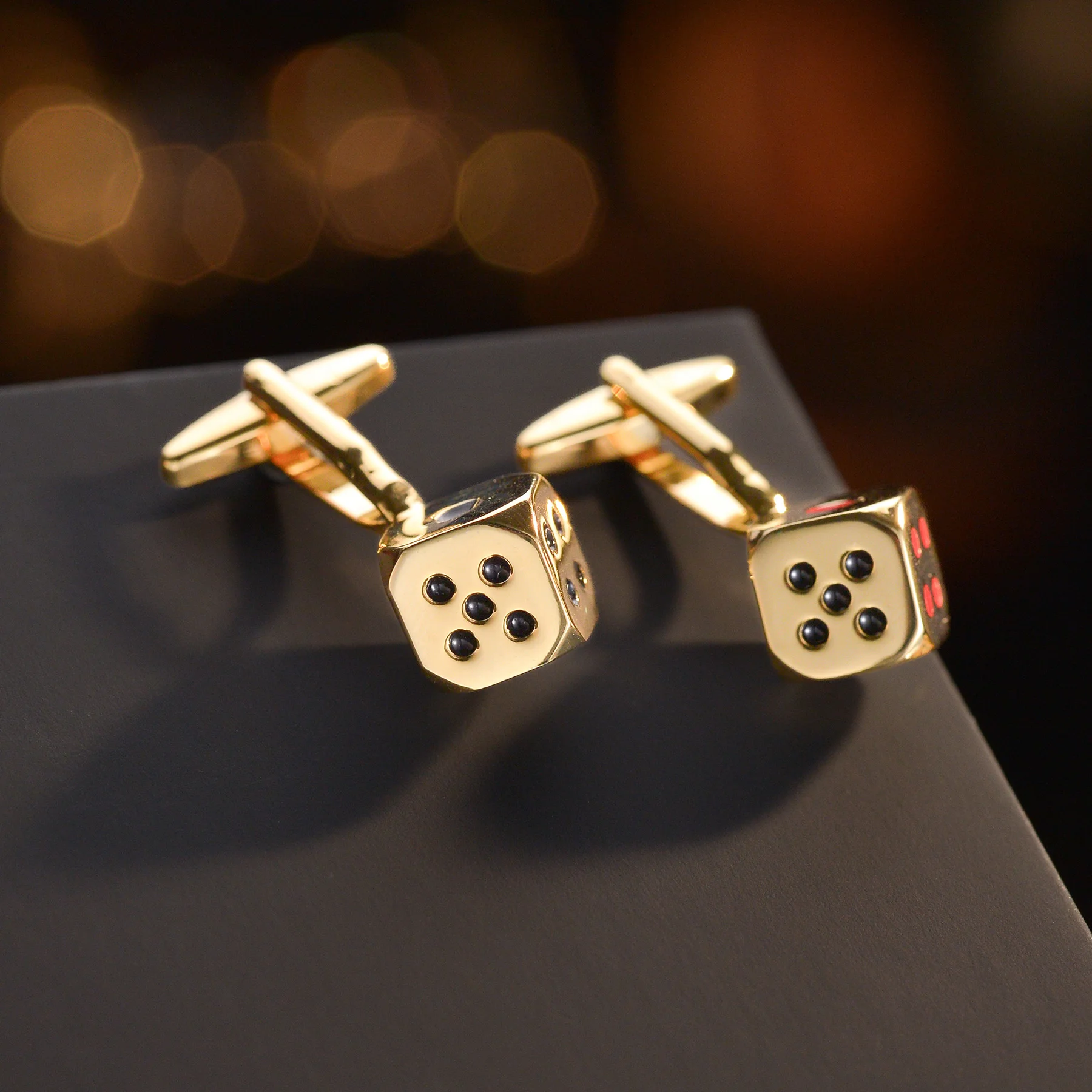 

Novelties Golden Color Cufflinks DiceCufflinks Mens Luxury Quality for Wedding Birthday Gift