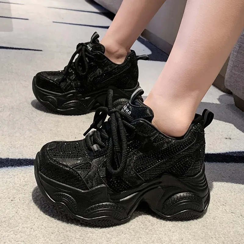 

Новые женские кроссовки 8CM 2026 класса люкс с полным алмазным декором, универсальные, на толстой подошве, со стразами, для спорта и повседневной носки